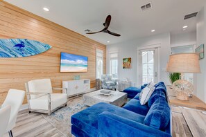 TV, books - Resort Pools, Golf Cart Boardwalk to Beach, Pet Friendly (Port Aransas)