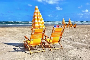 På stranden