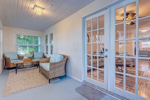 Interior - Luxury Bungalow Close to Beaches (South Daytona)