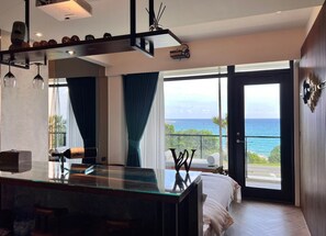 Premium bedding, down duvets, Tempur-Pedic beds, free minibar - Kenting Sand Island W-Villa Seaview Resort (Hengchun)