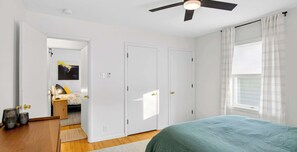 3 habitaciones, tabla de planchar con plancha, wifi y ropa de cama 