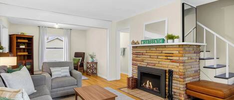 Fernseher, Kamin, Arbeitsbereiche