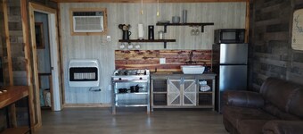 Beautiful Cedar Cabin on Bullshoals Lake