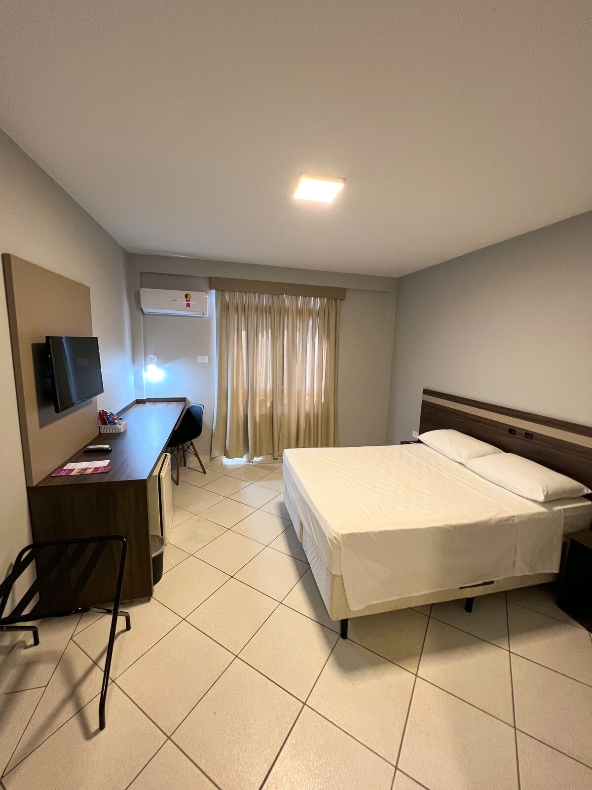 Habitación ejecutiva | Caja de seguridad en la habitación y escritorio 