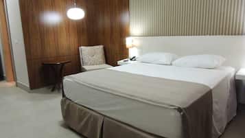 Quarto casal luxo | 1 quarto, cofres nos quartos, escrivaninha