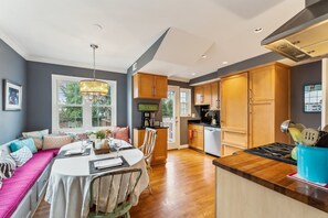 Interior - Designer, Dogs, Garden, Fire Pit, 10 min. to DCA (Alexandria)