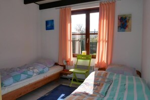 3 bedrooms, iron/ironing board, free WiFi