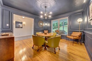 Dining - Lakefront LUXURY- Lg covered dock, HOT TUB, fire pit, kayaks + 2 game rms (Moneta)