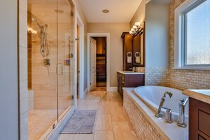 Whirlpool, Haartrockner, Bidet, Handtücher