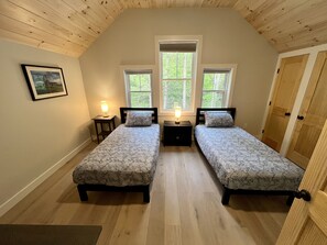 3 bedrooms, travel cot, free WiFi, bed sheets