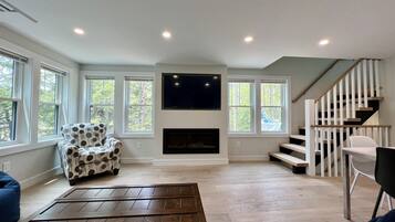 Smart TV, fireplace, ping pong