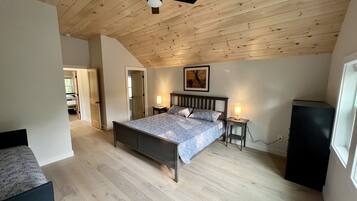 3 bedrooms, travel cot, free WiFi, bed sheets