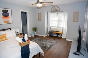 3 Schlafzimmer, Schreibtisch, Bügeleisen/Bügelbrett, WLAN