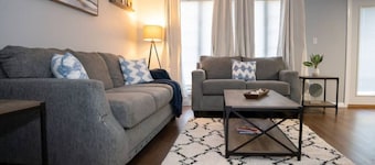 Luxury 3BR Townhome - Sleep 6