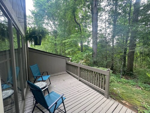 Luxury 3BR Townhome - Sleep 6