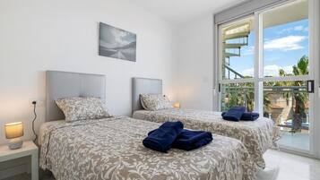 3 slaapkamers, een strijkplank/strijkijzer, wifi, beddengoed