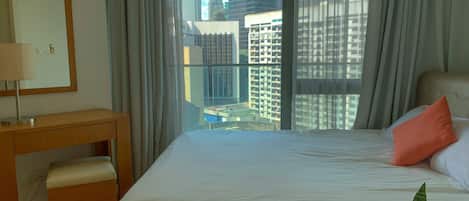 2 bedrooms, in-room safe, iron/ironing board, free WiFi