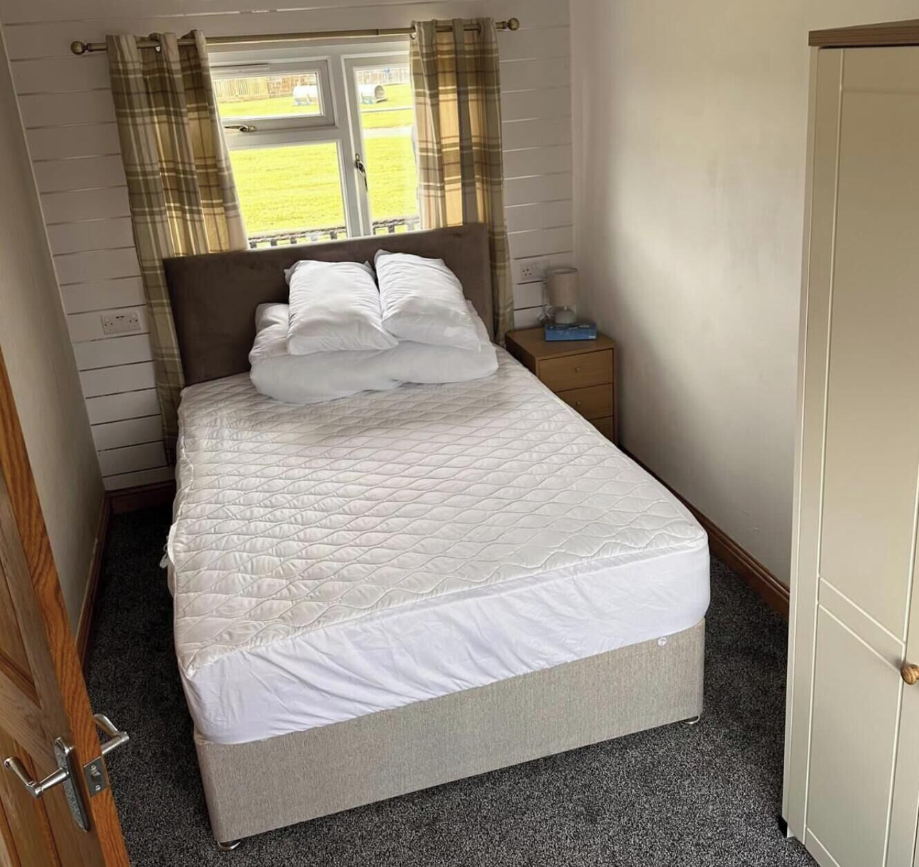 1 bedroom, iron/ironing board