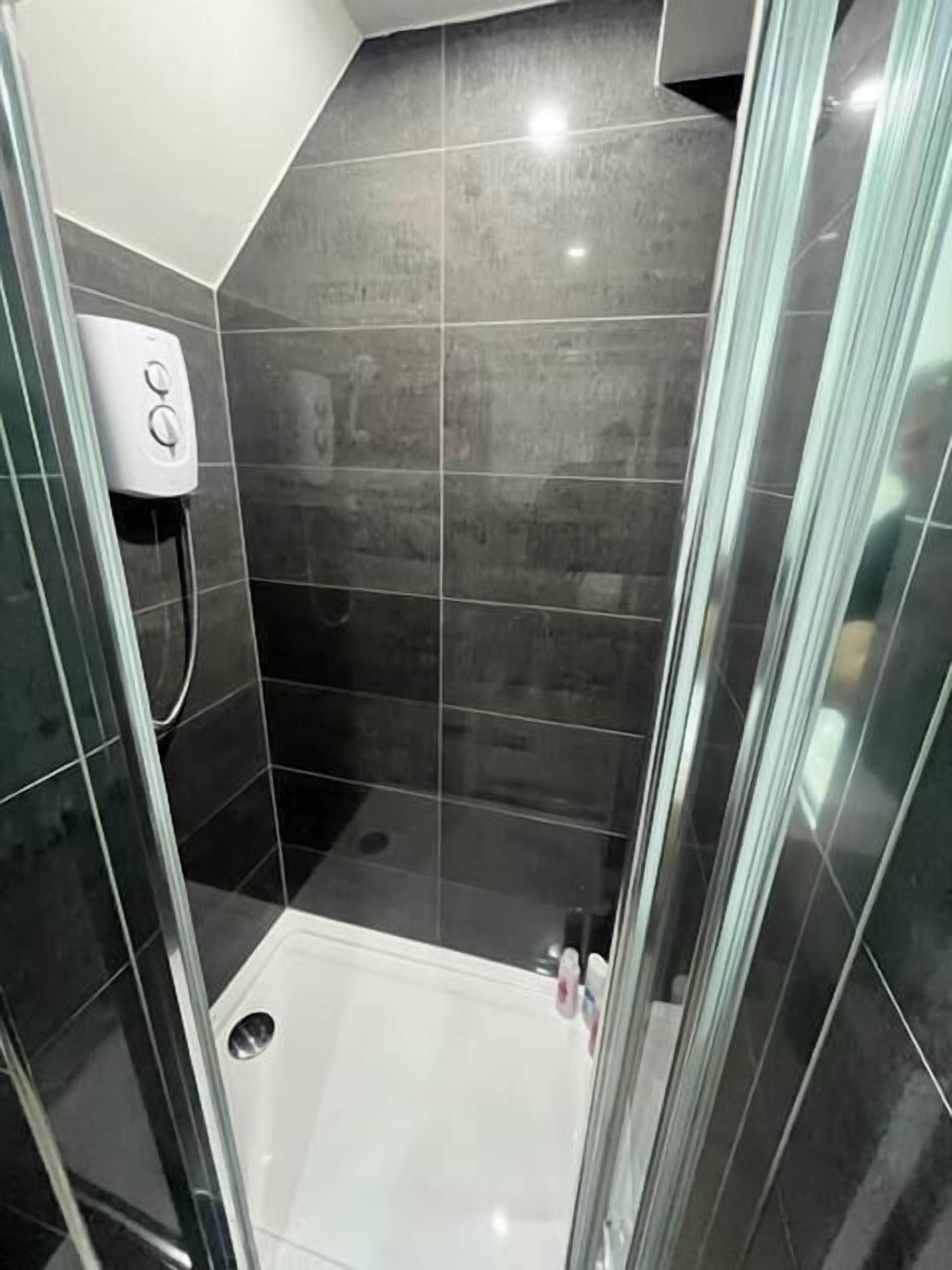 Shower, towels