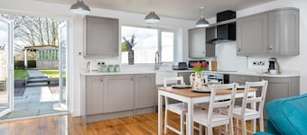 Stunning 1-Bed Cottage near Carlisle with Hot tub