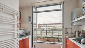 Cafetera/tetera, refrigerador, horno, tostadora