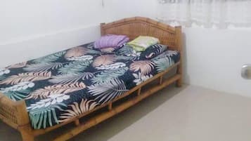 3 bedrooms, bed sheets