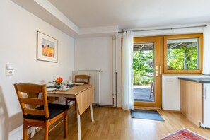 Dining - "Charming Holiday Apartment" with Private Terrace and Wi-Fi (Tübingen)
