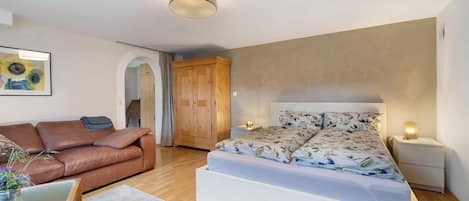 1 bedroom, iron/ironing board, free WiFi, bed sheets