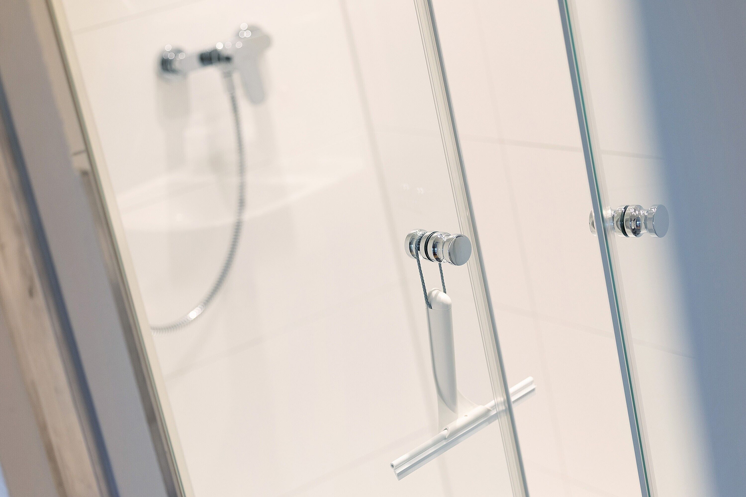 Douche, s échoir à cheveux, serviettes fournies