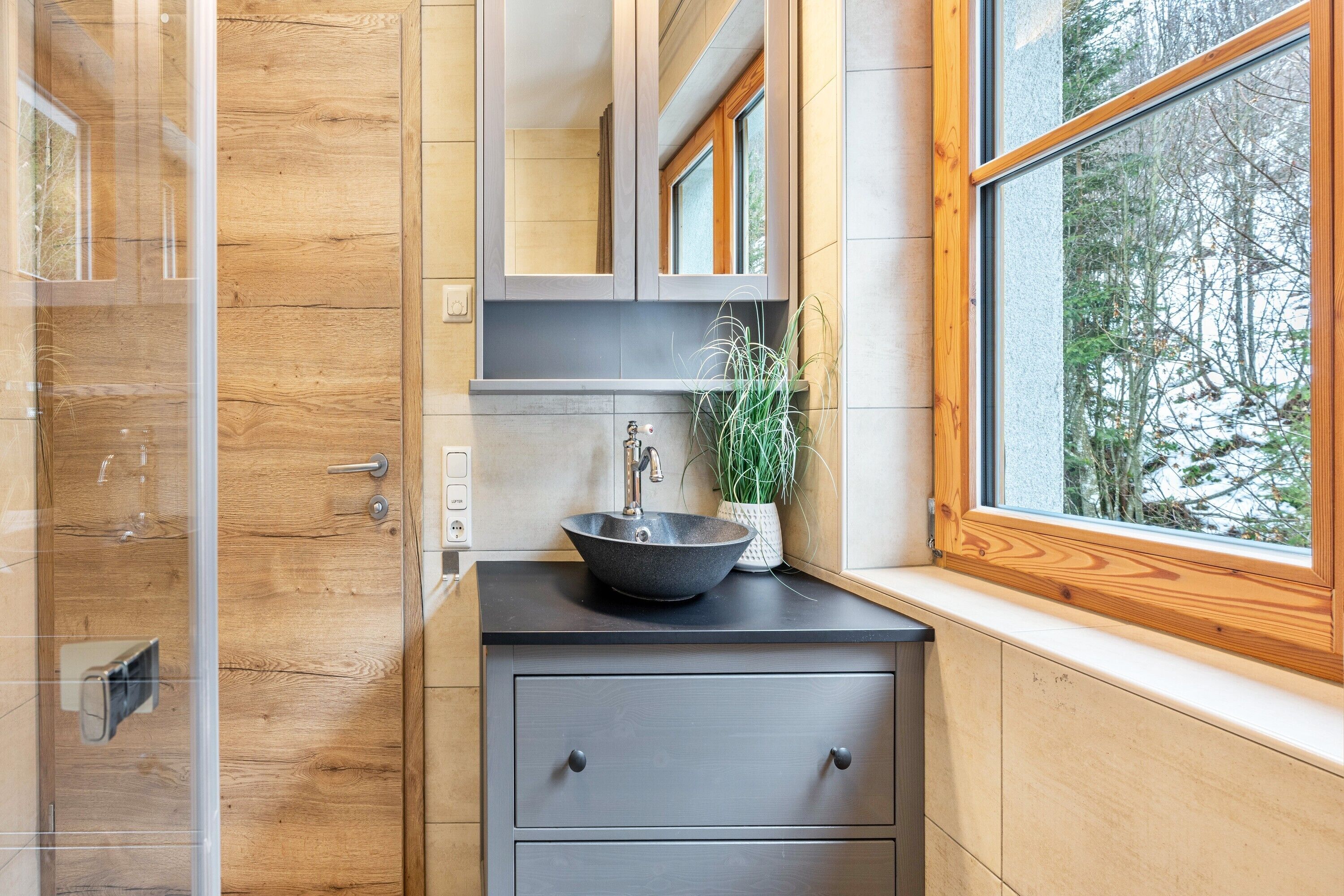 シャワー、ヘアドライヤー、タオル