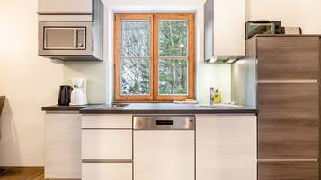 Refrigerador, microondas, horno y parrilla de estufa