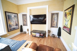 Interior - Large, Exquisitely Decorated in Heart of East Lakeview Near Wrigley & Lakefront (Chicago)