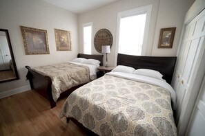 4 bedrooms, desk, iron/ironing board, travel crib