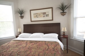 4 bedrooms, desk, iron/ironing board, travel cot