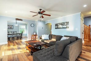 Smart-TV, Videospiele, Bücher, Musikbibliothek