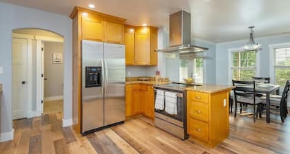 Asheville Mountain Hideaway! Hot tub - Fire pit - Games Only10 Mins to Downtown
