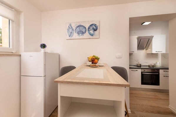 Fridge, oven, coffee/tea maker, cookware/dishes/utensils