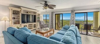 Cozy beach condo steps away from the beach!