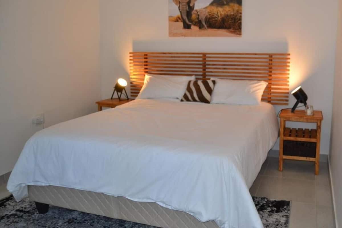 Comfort-Bungalow, 1 Queen-Bett und Schlafsofa, Gartenblick | Zimmersafe, Verdunkelungsvorhänge, kostenloses WLAN, Bettwäsche