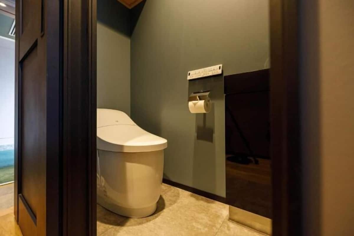 Bathroom | Hydromassage showerhead, free toiletries, hair dryer, bathrobes