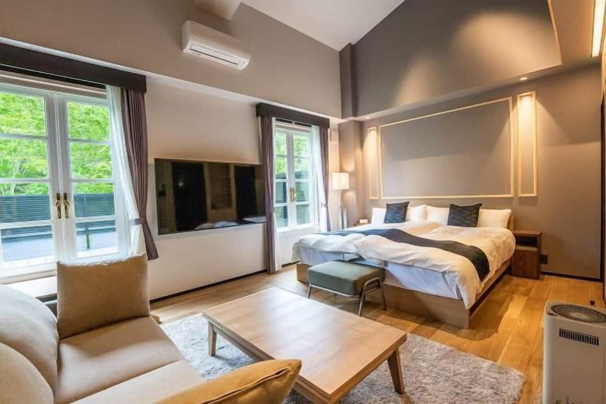 2 bedrooms, in-room safe, desk, iron/ironing board