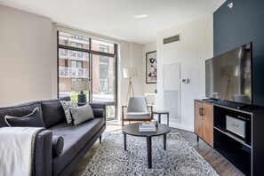 Télévision, chaîne hi-fi