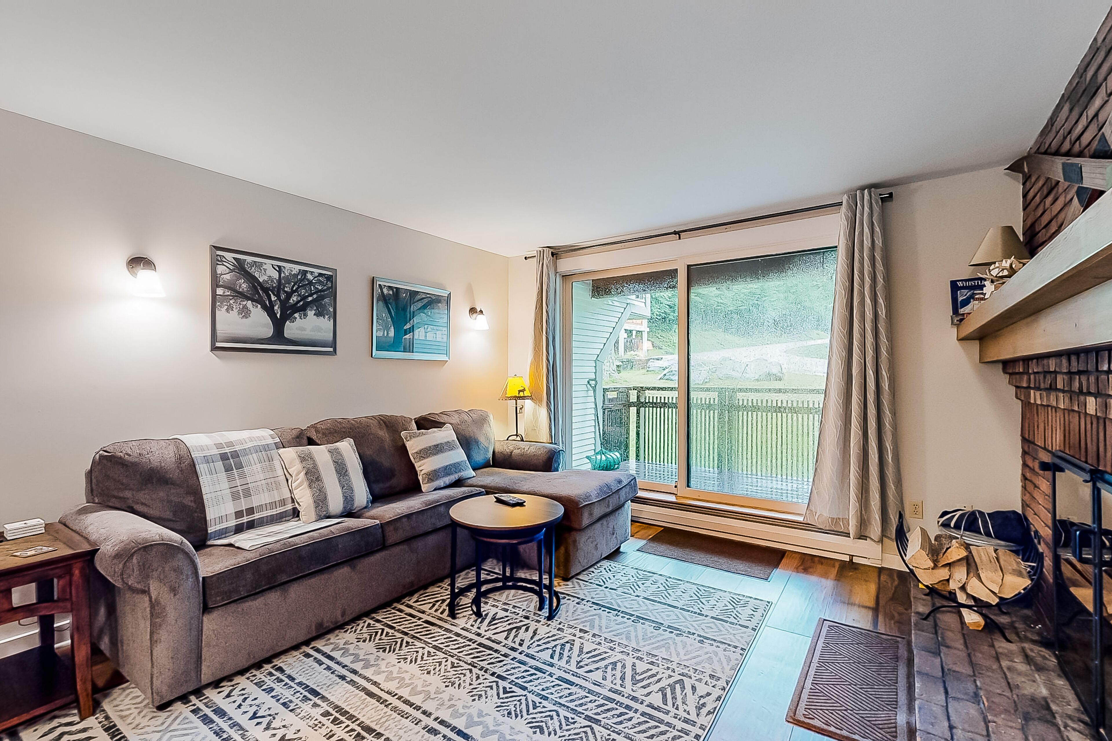 Inviting condo with skiing, pool, hot tub, tennis, fireplace & W/D