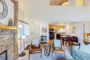 TV, fireplace