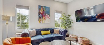 Stylish townhouse with a rooftop deck, balconies, washer/dryer, & wet bar