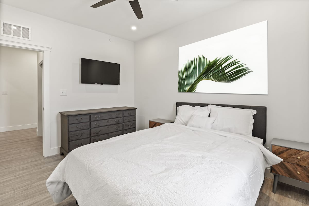 4 bedrooms, individually decorated, individually furnished