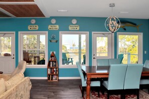 Casa, varias camas (Dolphin Daze) | Restauración