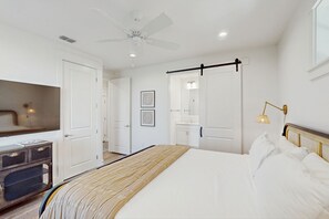 4 bedrooms, desk, iron/ironing board, Internet