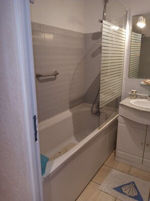 Hair dryer, towels