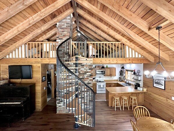 Interior - Mountain Thyme Cabin in Baring (Baring)